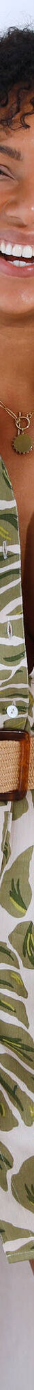 Robe-chemisier courte, crépon imprimé feuillage (beige / kaki) Robe-chemisier courte, crépon imprimé feuillage (beige / kaki)